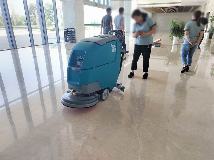 西安大樓清潔用坦能手推式洗地機